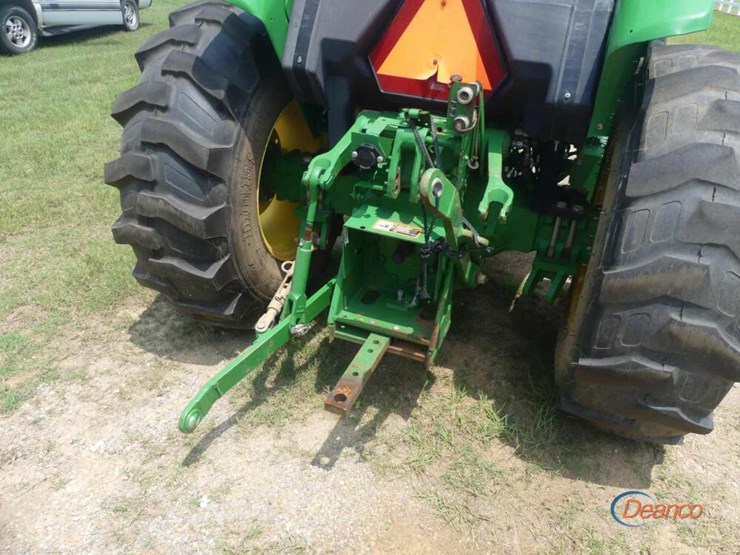 2021-john-deere-5045e-image-3