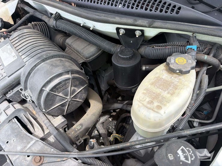 2017-chevrolet-express-2500-image-9