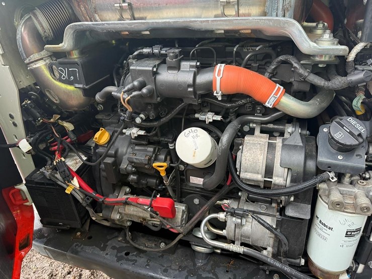 2023-bobcat-t770-image-15