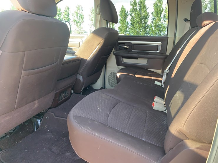 2014-dodge-2500-image-25