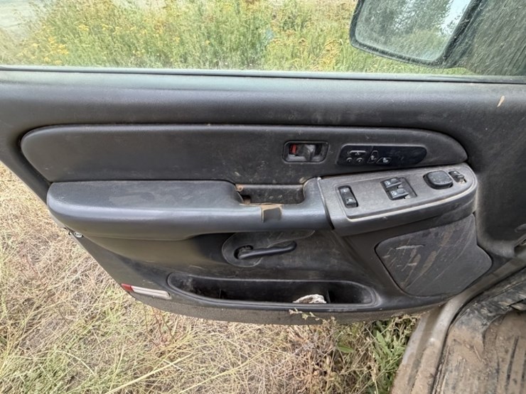 2005-chevrolet-silverado-2500-image-15