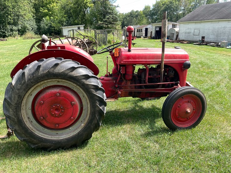 ford-tractor-image-3