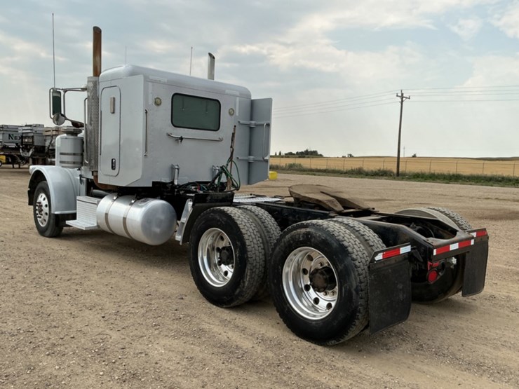 2012-peterbilt-388-image-7