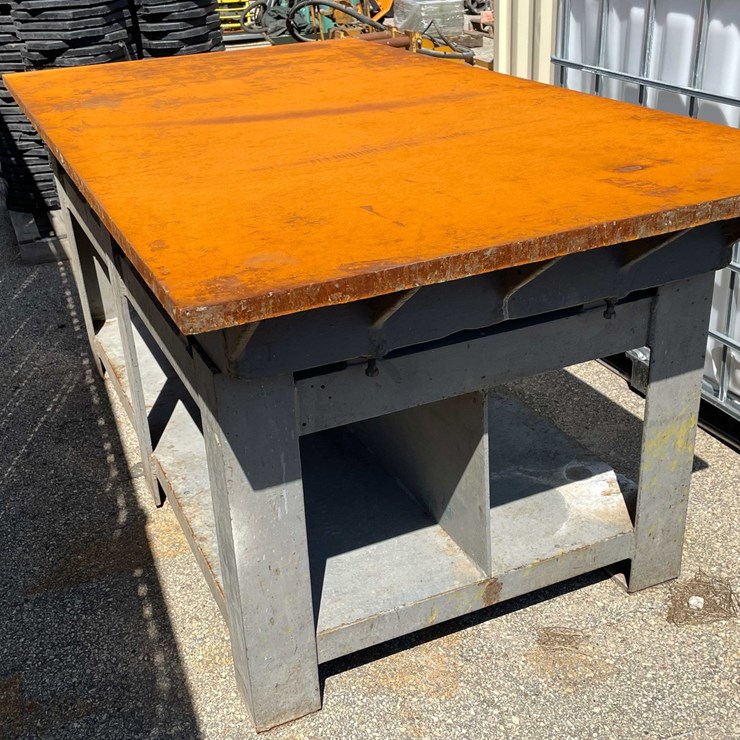 #9002 • Cast Iron Layout Table (O6)
