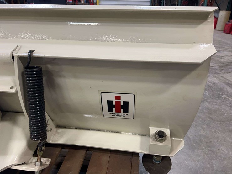 international-harvester-6’-hydraulic-lift-snow-blade-image-12