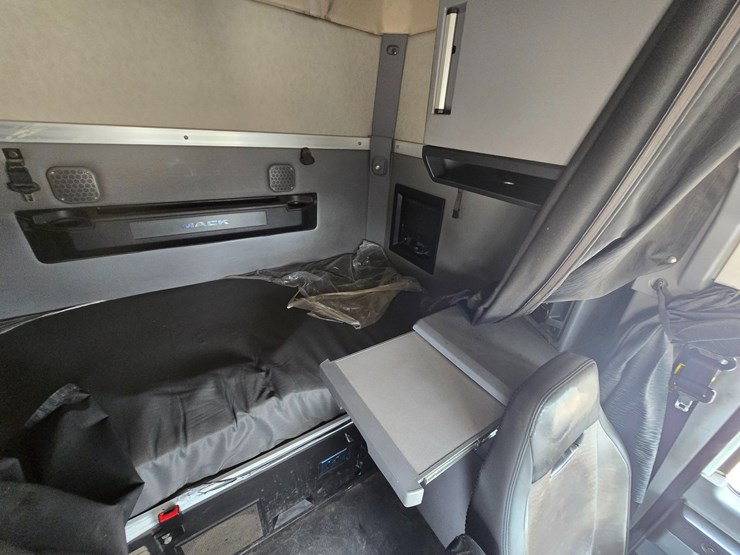 #25251-•-2020-mack-anthem-semi-sleeper-truck-image-63