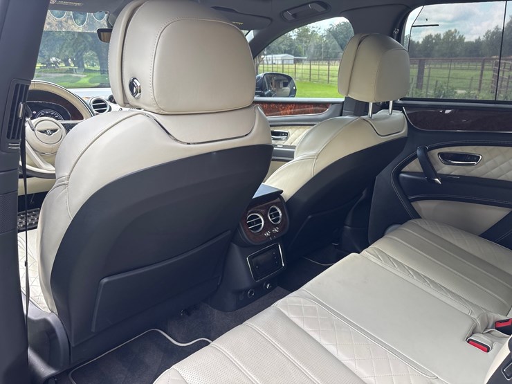 #153-•-offered-at-no-reserve-|-2018-bentley-bentayga-suv-image-30