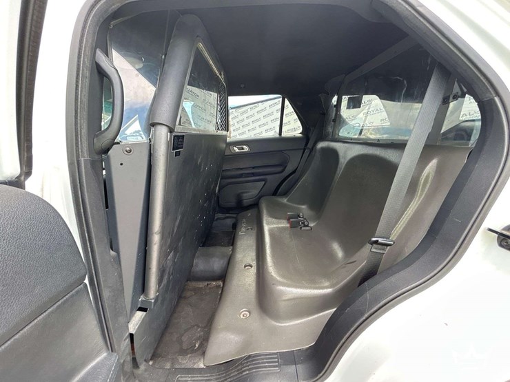 2017-ford-explorer-image-21