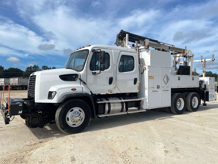 2014-freightliner-108sd-image-1