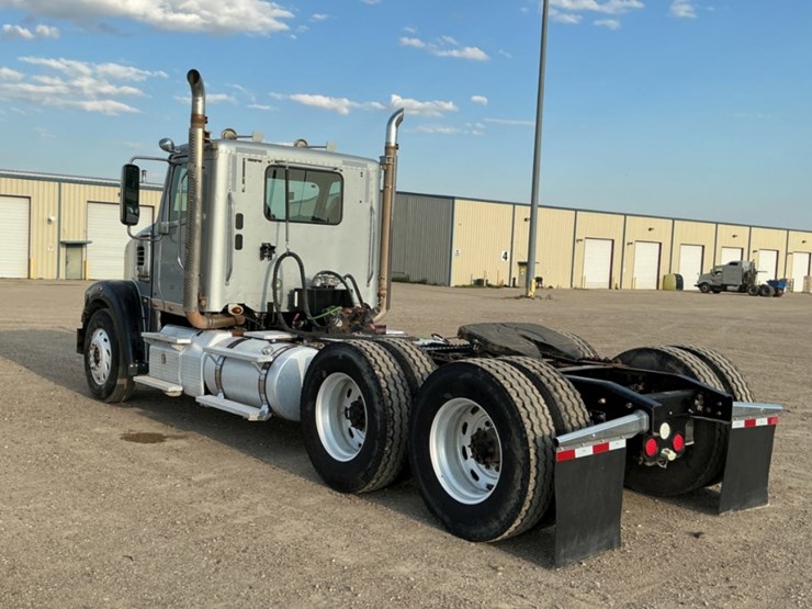 2011-freightliner-coronado-122-sd-image-10