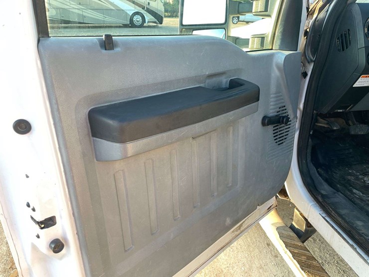 2013-ford-f550-image-9