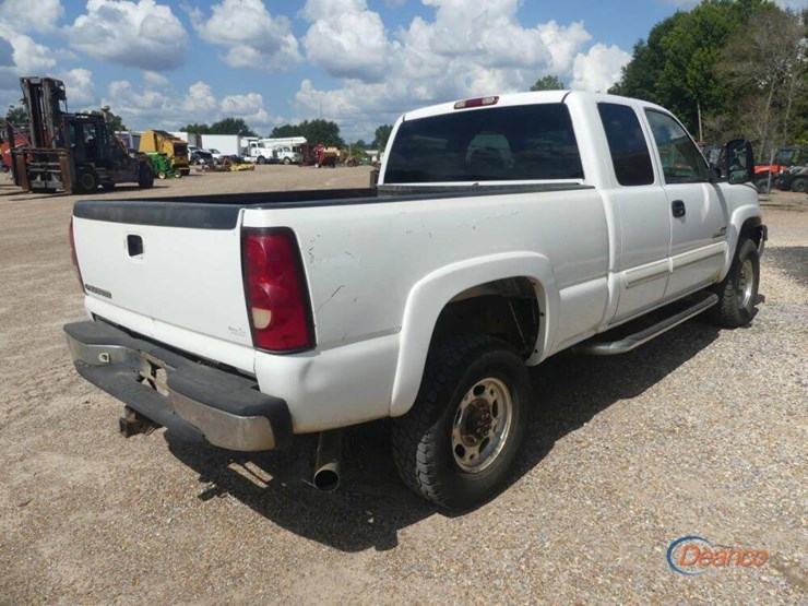 2006-chevrolet-2500hd-image-2