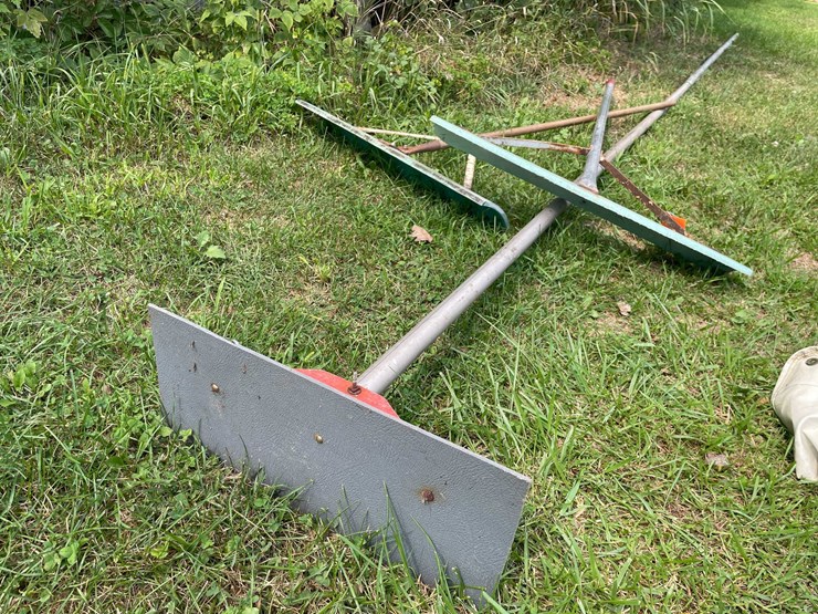 #1674-•-roof-snow-shovels-image-1