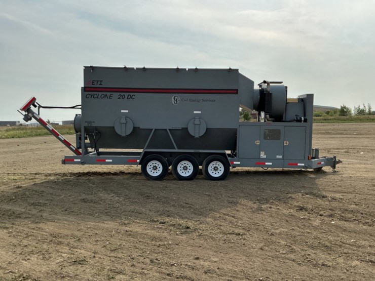 2015-john-deere-4045t-image-4