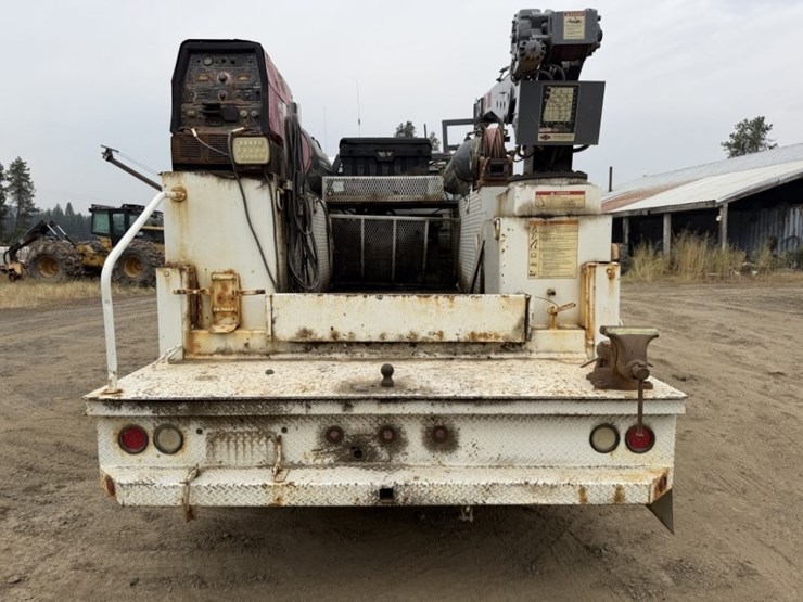 1999-freightliner-fl60-image-4