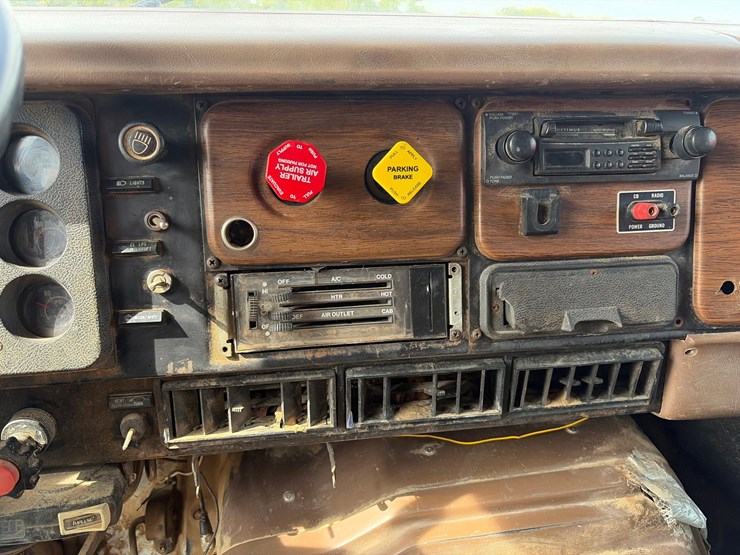 #271-•-1988-international-2375-single-axle-dump-truck-image-18