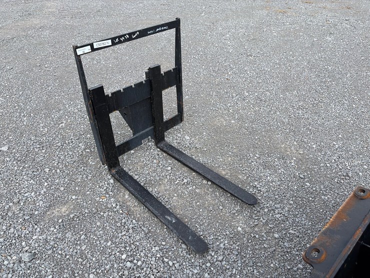 #423-•-mini-loader-30"-pallet-forks-image-3