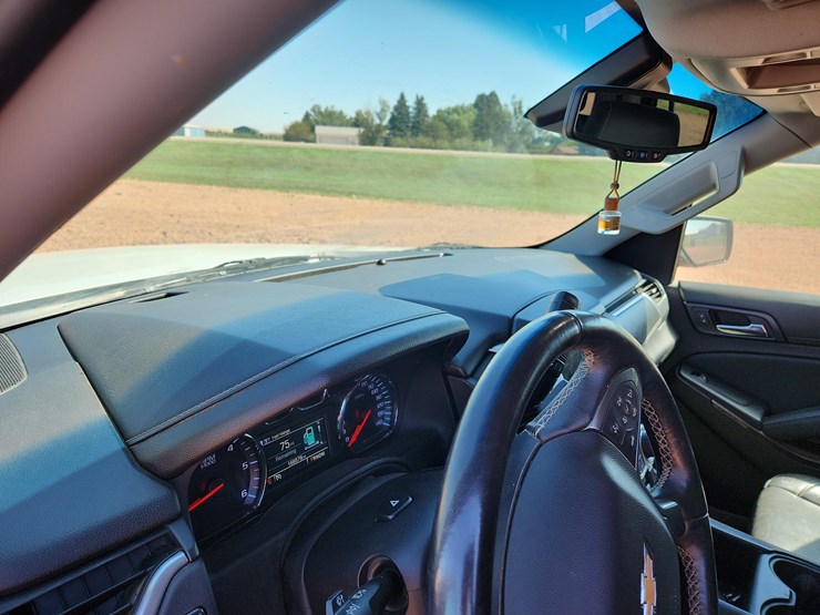 2015-chevrolet-tahoe-lt-image-10