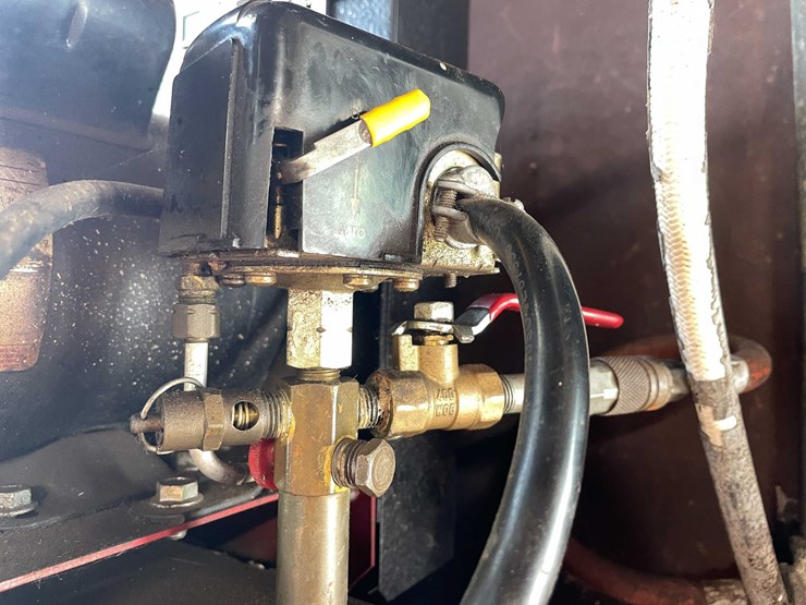 #1617-•-sandborn-air-compressor-image-10