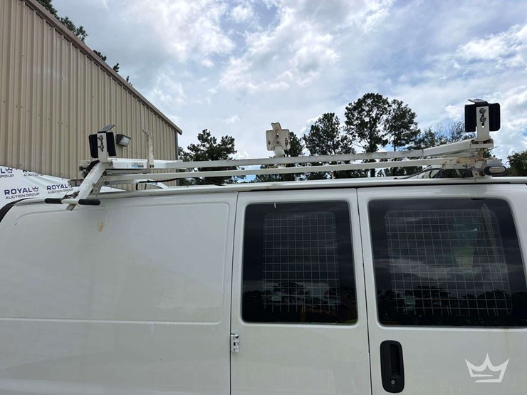 2017-chevrolet-express-2500-image-35