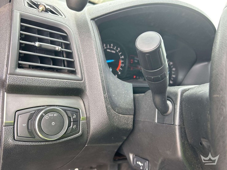 2017-ford-explorer-image-15
