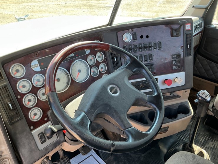 2013-freightliner-coronado-122-sd-image-19
