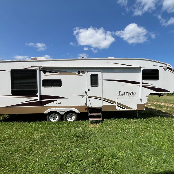 #112 • 2008 Keystone Laredo 5th Wheel Camper (Has WI Title)