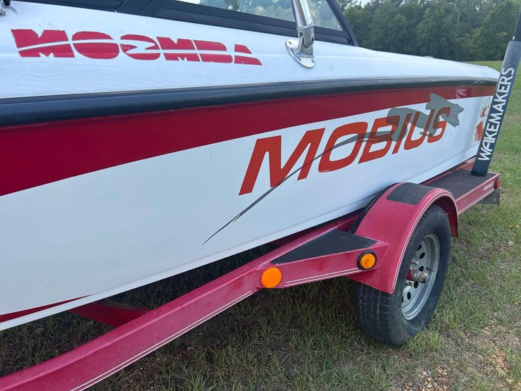2000-moomba-mobious-ski-boat-w/trailer-(65-actual-hours)-image-14
