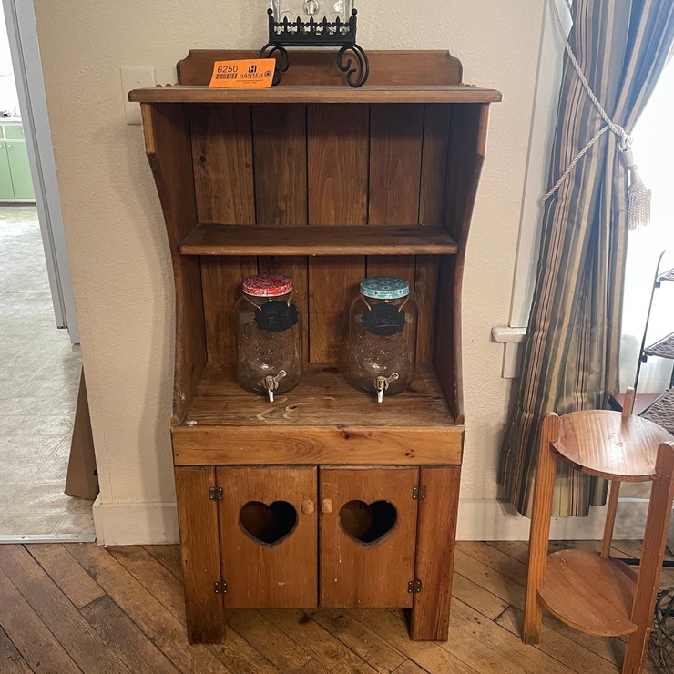#6250 • Small Hutch