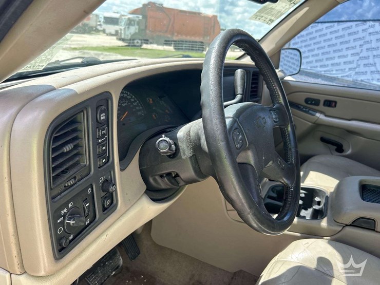 2005-chevrolet-tahoe-image-16