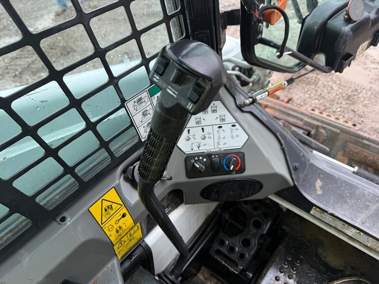 2024-bobcat-t450-image-25