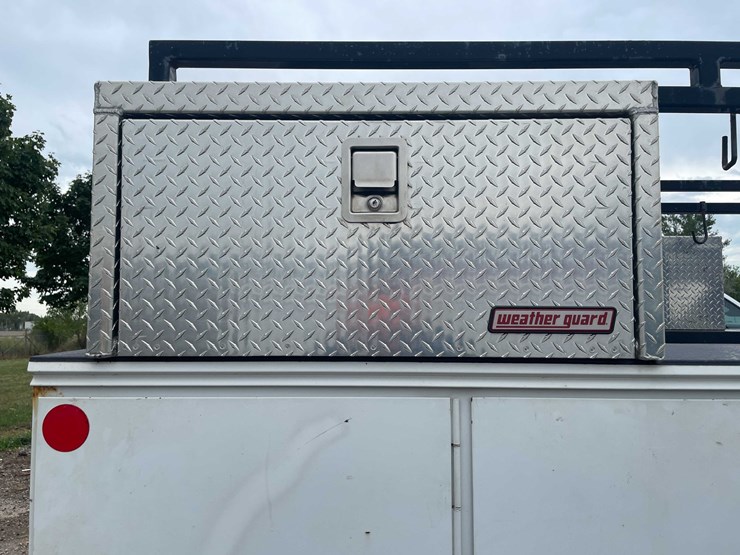 2013-chevrolet-3500-image-28