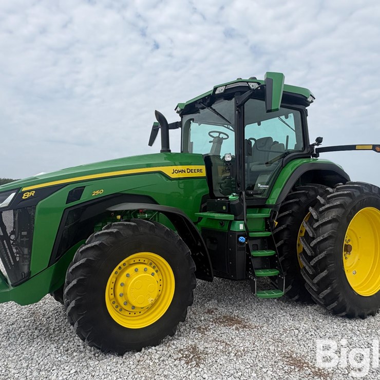 2025 JOHN DEERE 8R 250