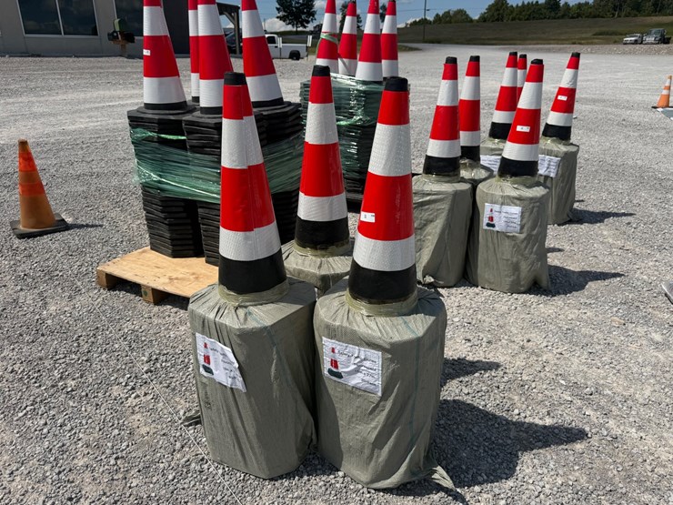 #591-•-lot-of-(60)-27"-safety-cones-image-1