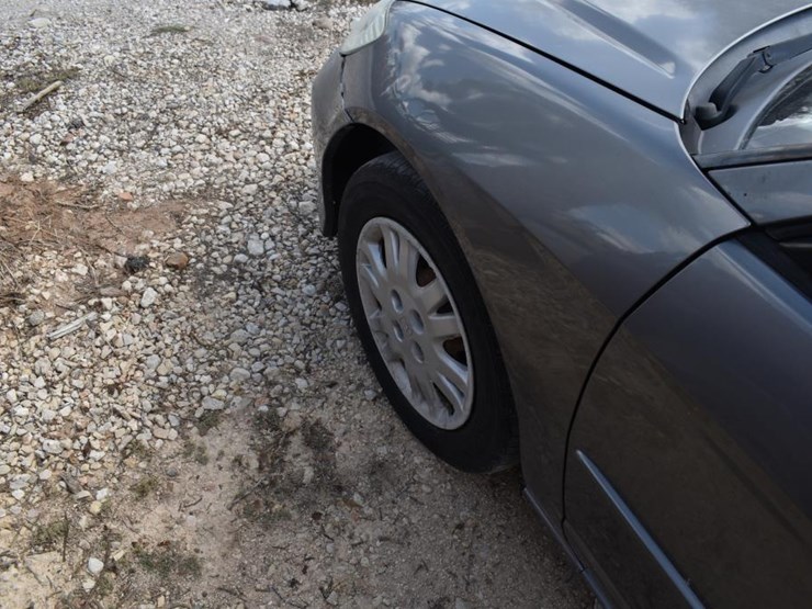 2005-honda-car-(vin-#-ihges15585l012513)-(showing-appx-220,015-miles,-up-to-image-8