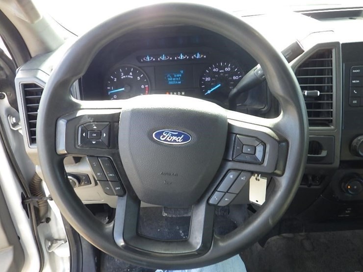2021-ford-f350-image-32
