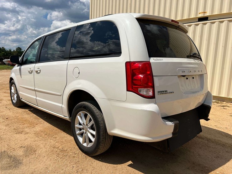 2013-dodge-grand-caravan-image-2