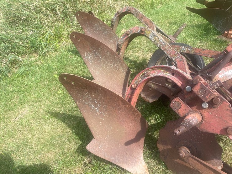 #1638-•-3-bottom-moldboard-plow-image-14