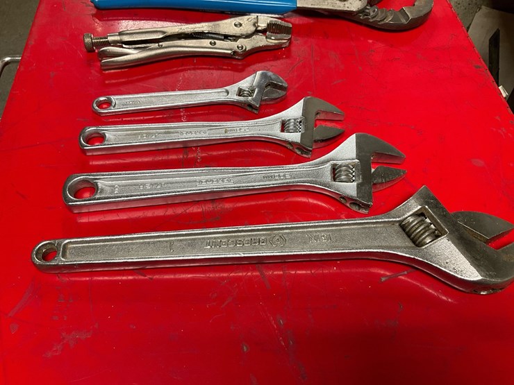 #113-•-7-piece-assorted-hand-tool-set-image-2