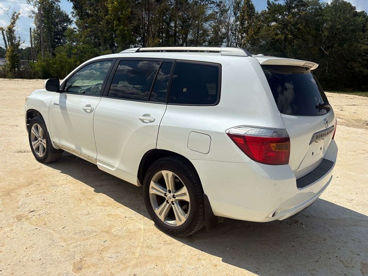 2010-toyota-highlander-image-2