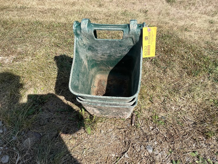 #6232-•-(3)-feed-buckets-image-2