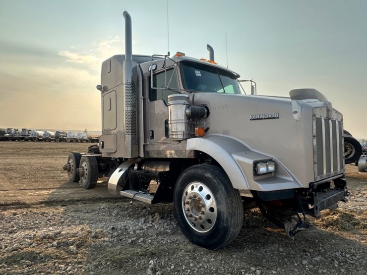 2013-kenworth-t800-image-3
