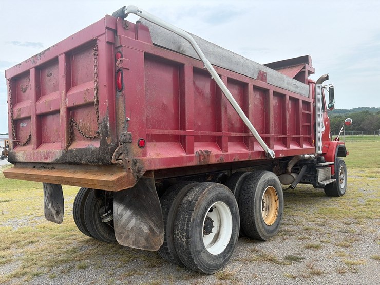 #269-•-1999-volvo-acl-tandem-axle-dump-truck-image-9