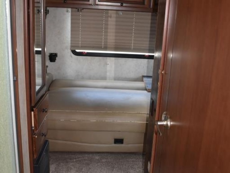 2011-ford-jamboree-sport-motorhome-(vin-#-1fdxe4fs2bdb26416)-(showing-appx-image-21