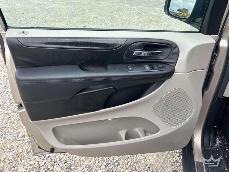 2013-dodge-caravan-image-11