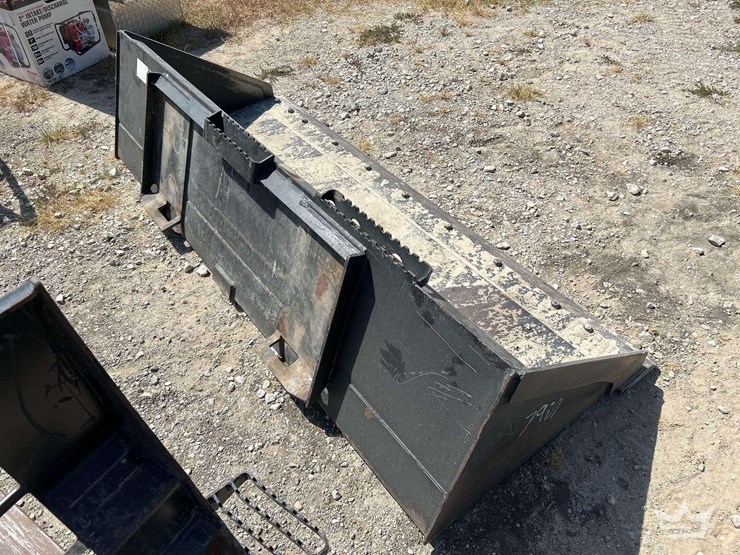 2020-caterpillar-80in.-bucket-skid-steer-attachment-image-4