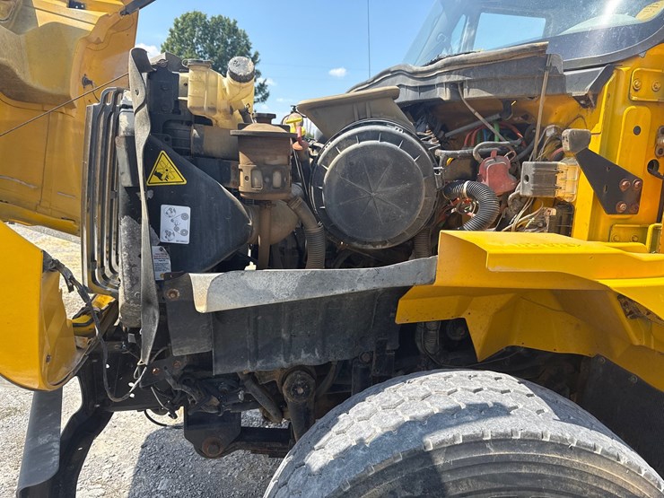 #263-•-2009-international-7500-workstar-tri-axle-dump-truck-image-9