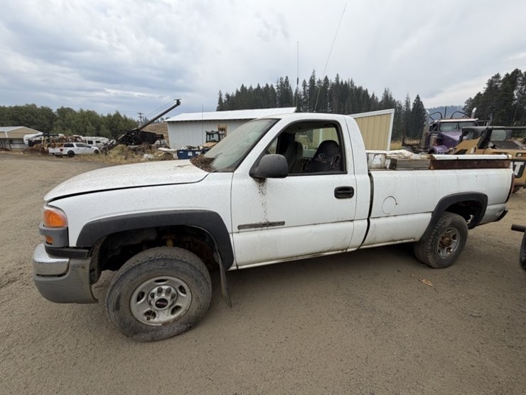 2005-gmc-sierra-2500-image-2