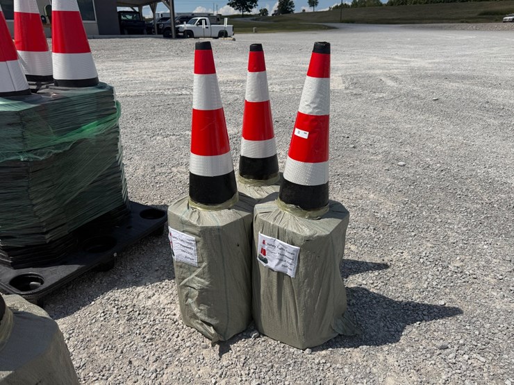 #589-•-lot-of-(60)-27"-safety-cones-image-1