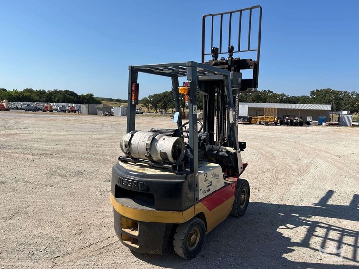 2000-nissan-pj01a18p-3,500lb.-lp-forklift-image-3